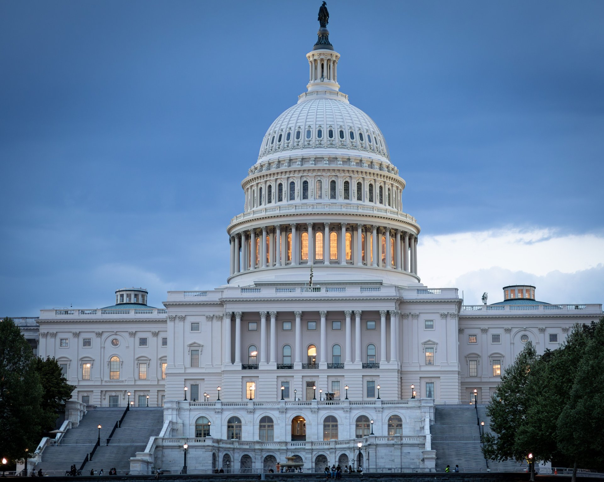 Cúpula del Capitolio de EE UU al atardecer — sede del Senado federal donde tres cartas convergen sobre el cluster ALPR el 16 de octubre de 2026